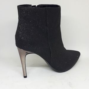 Shinny black stiletto pointy boots